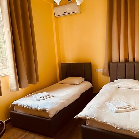 Auto Tana Guest House Tiranë Ngoại thất bức ảnh