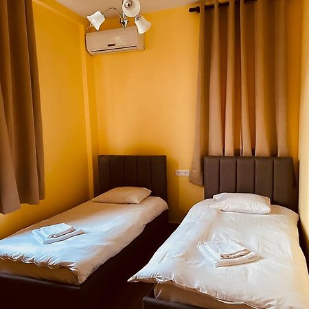 Auto Tana Guest House Tiranë Ngoại thất bức ảnh