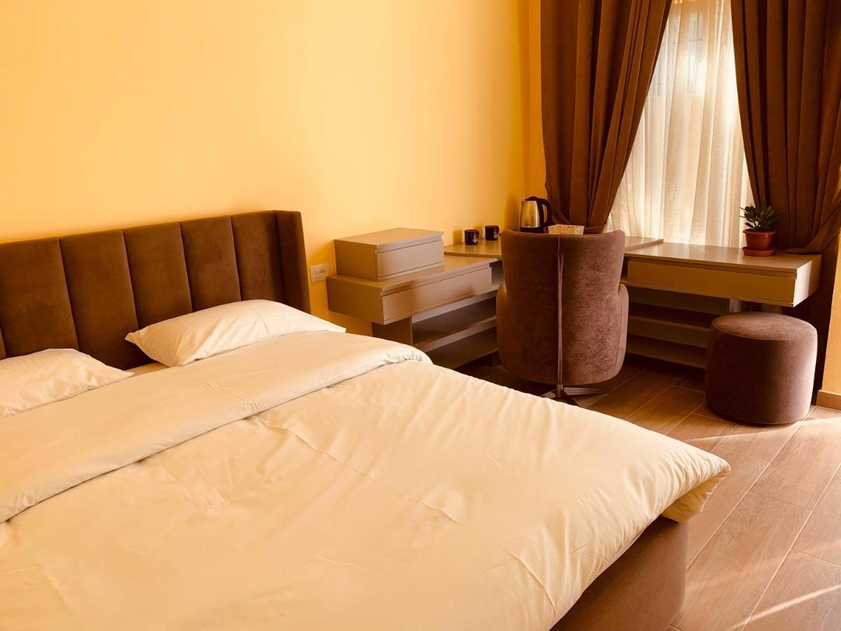 Auto Tana Guest House Tiranë Ngoại thất bức ảnh