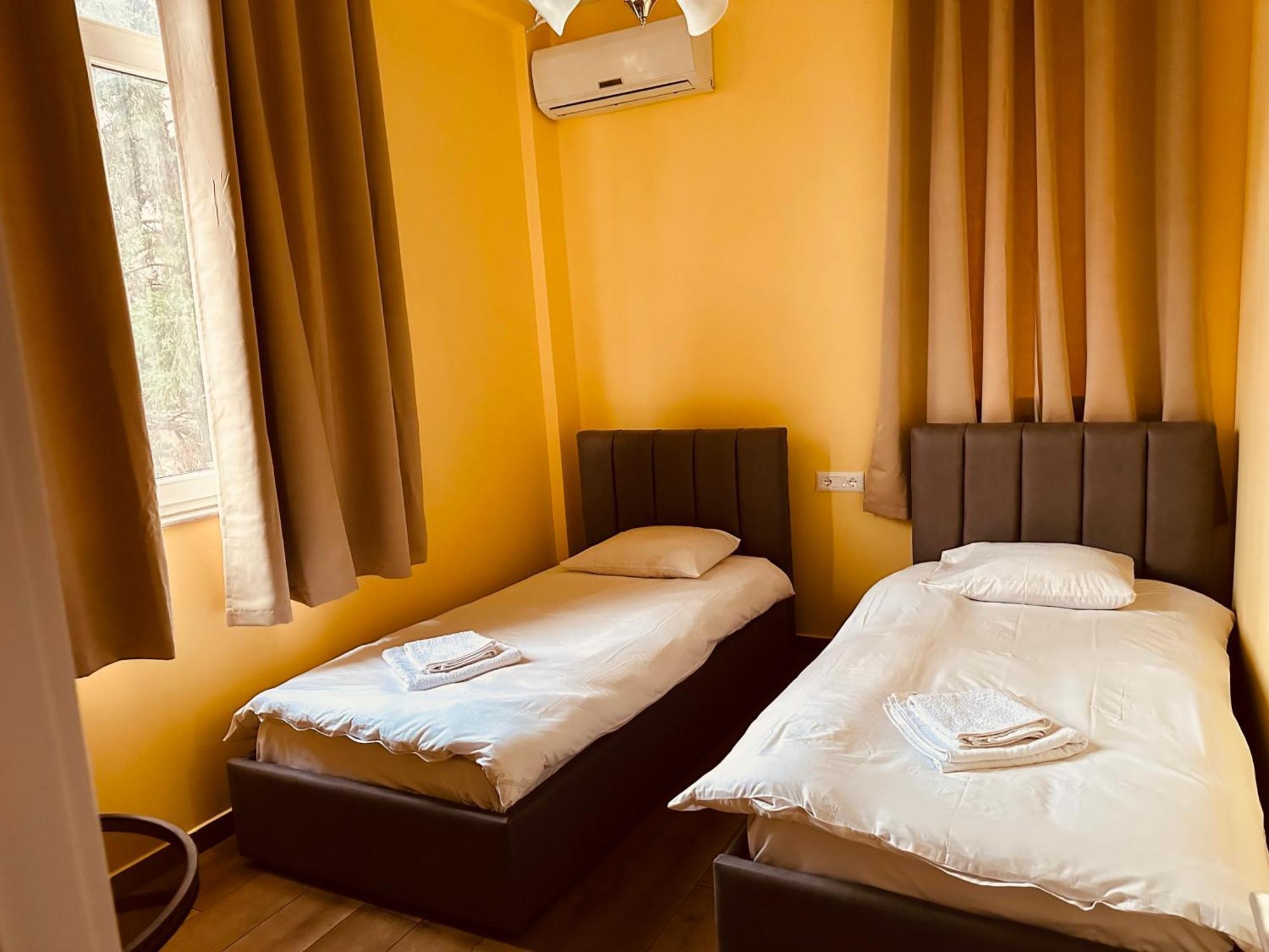 Auto Tana Guest House Tiranë Ngoại thất bức ảnh