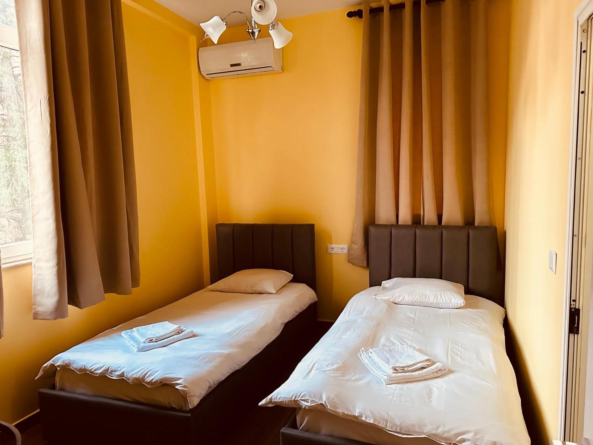 Auto Tana Guest House Tiranë Ngoại thất bức ảnh